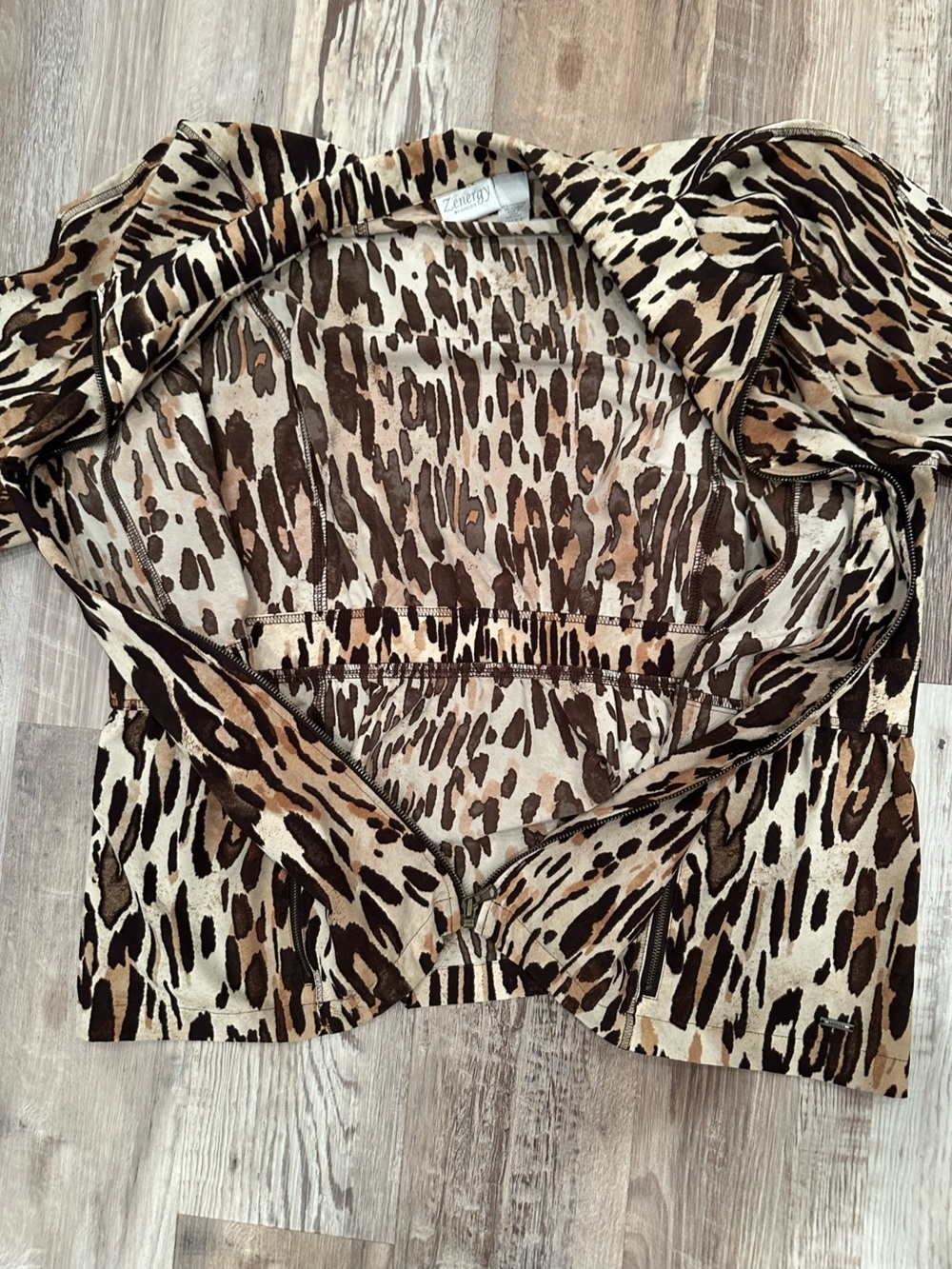 Chico’s Zenergy Leopard Print Full Zip Jacket Hip Length Pockets Sz 3 -Lg - Picture 8 of 10